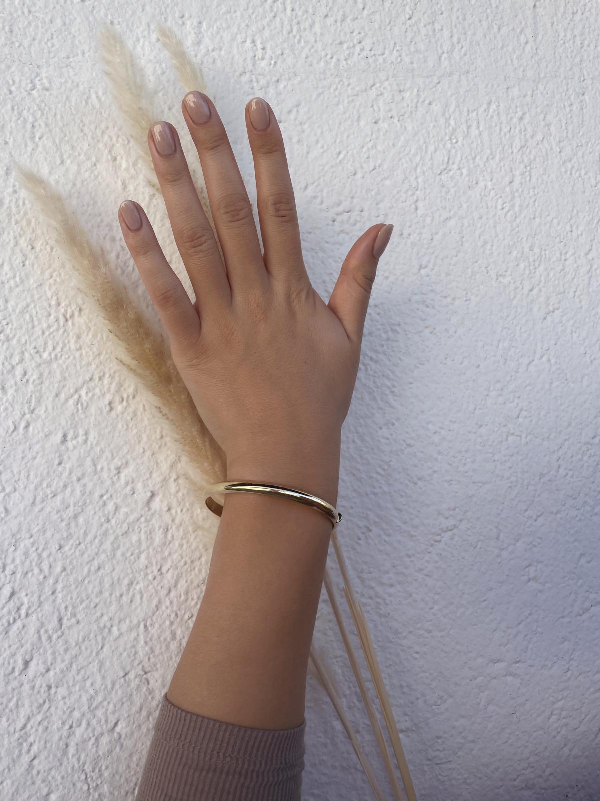 Armband für Damen aus echtem Gelbgold an Handgelenk - Floris | Skintype